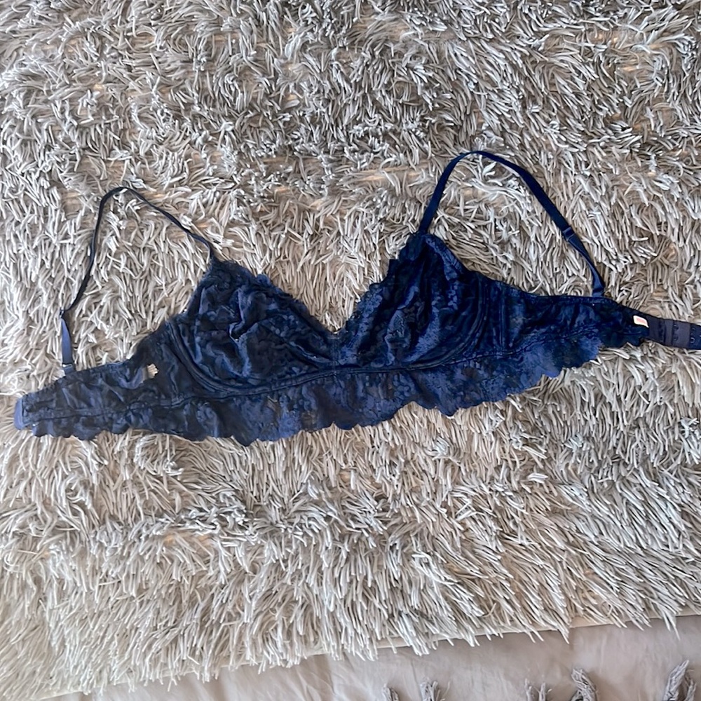 VS Pink - Lacy Navy Bralette